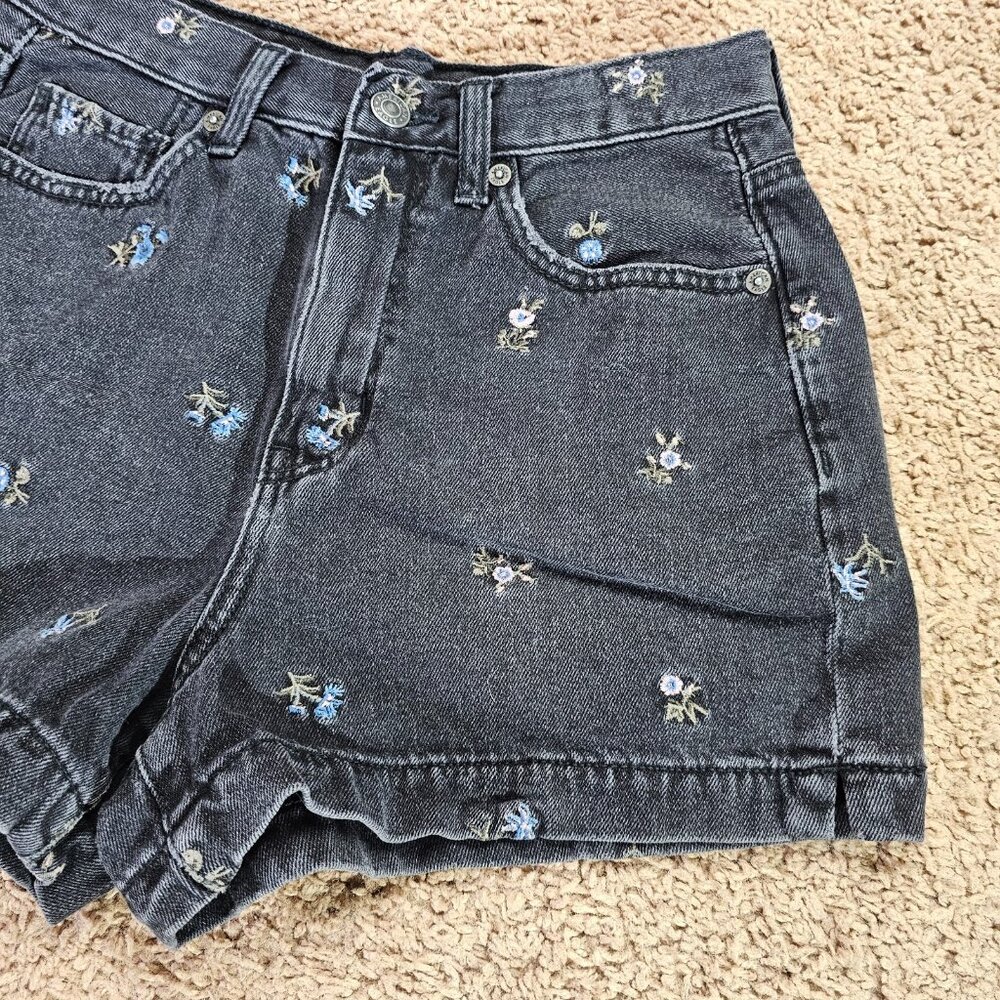 American Eagle Jean Shorts Womens 2 Black Mom Short Floral Embroidered Denim - Picture 7 of 9